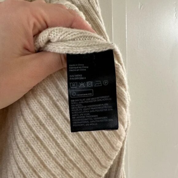 H&M Sweater - Picture 5 of 5